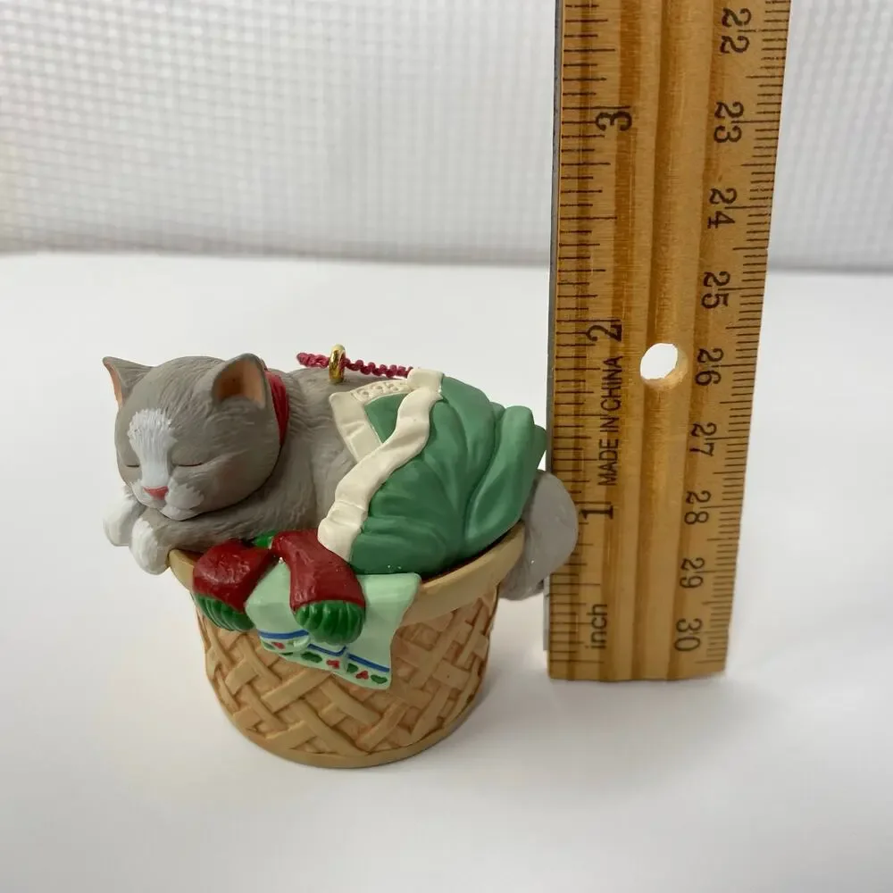 Hallmark Ornament 1998 Cat Naps 5th Final Series Sleeping Kitten Pet Parent Gift